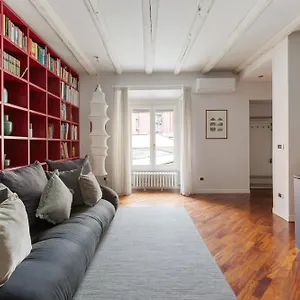 https://brera-apartments-in-porta-venezia.it-lombardy.com